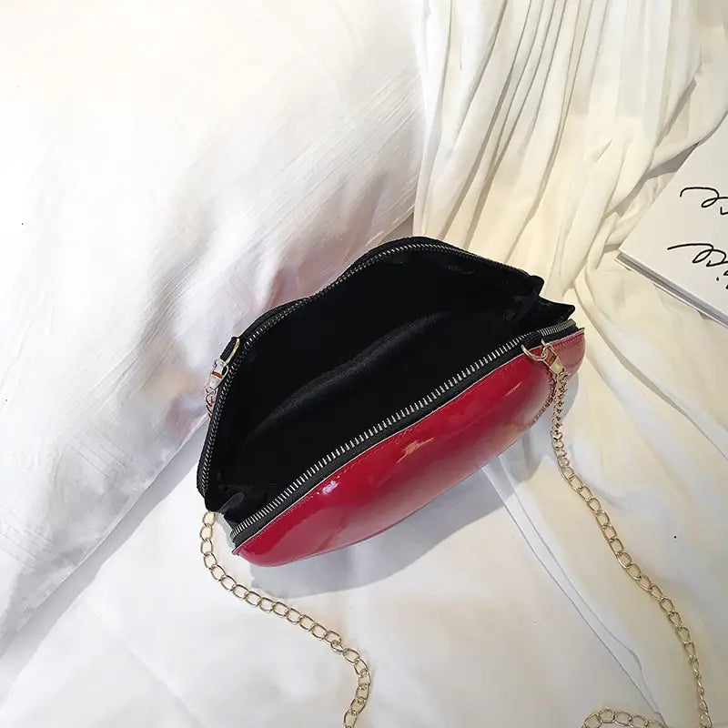 Mini Chic Lip-Shaped Crossbody Bag with Zipper Closure