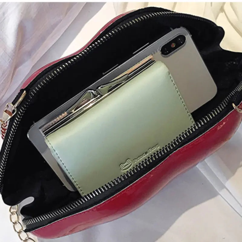 Mini Chic Lip-Shaped Crossbody Bag with Zipper Closure